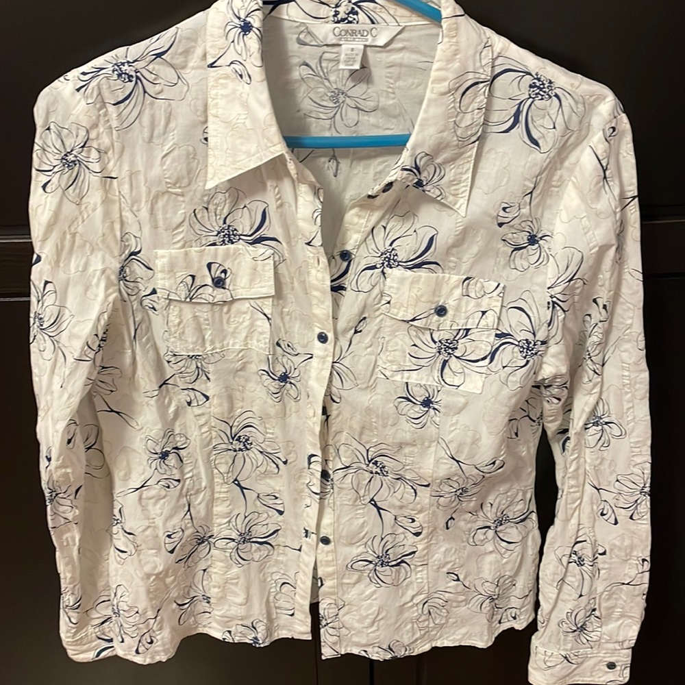 Conrad C brand excellent used condition blouse. Size 8